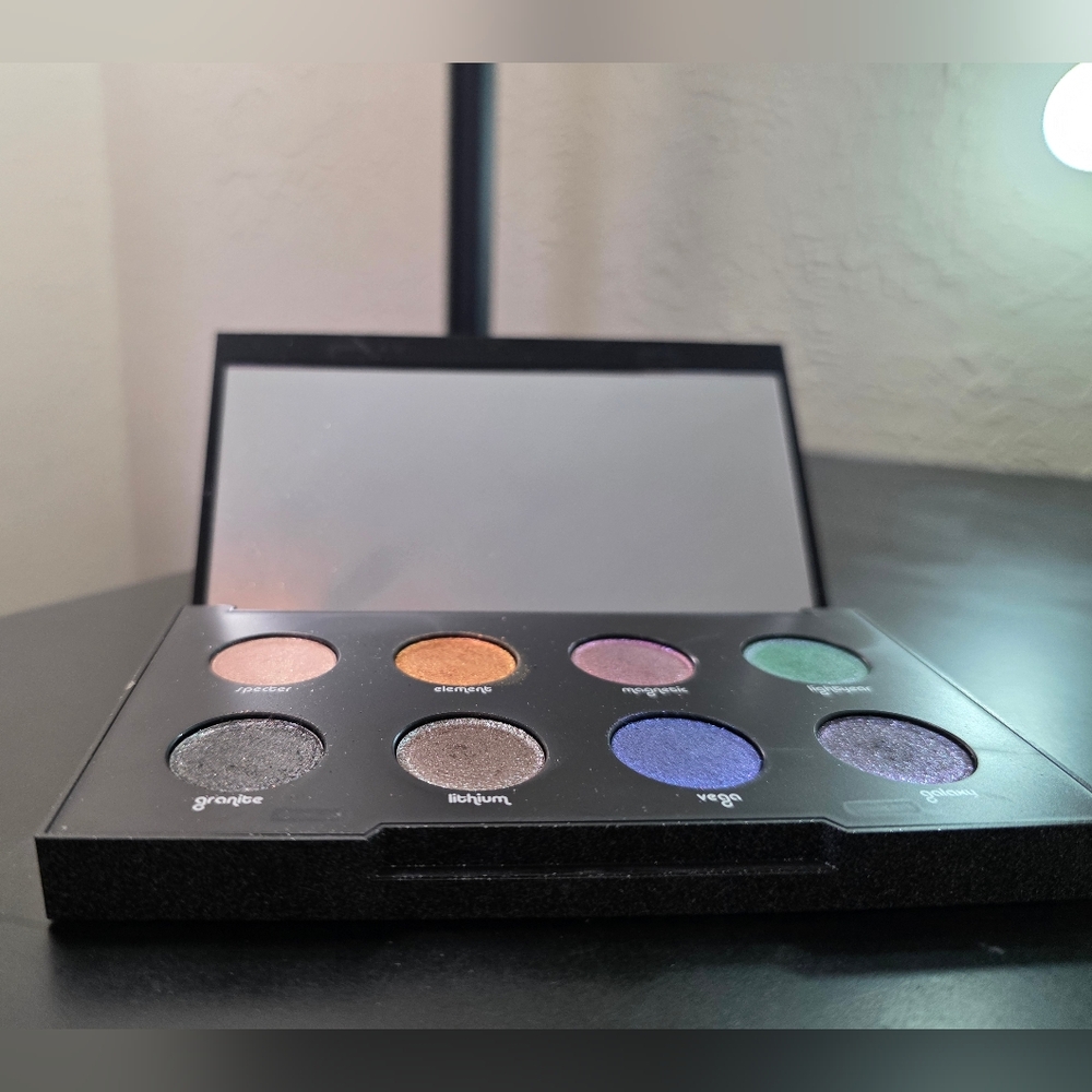 Urban Decay Moondust Eyeshadow Palette - Silver Glitter Case - Picture 4 of 4